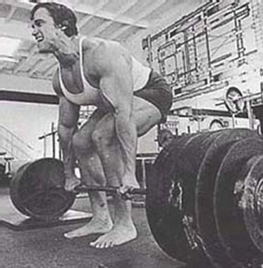 From http://muscleandbrawn.com What is strong? We live in a world filled with 1000 pound squat and 800 pound bench press Youtube videos. There are a couple of key things you need to know about most of these lifts.

